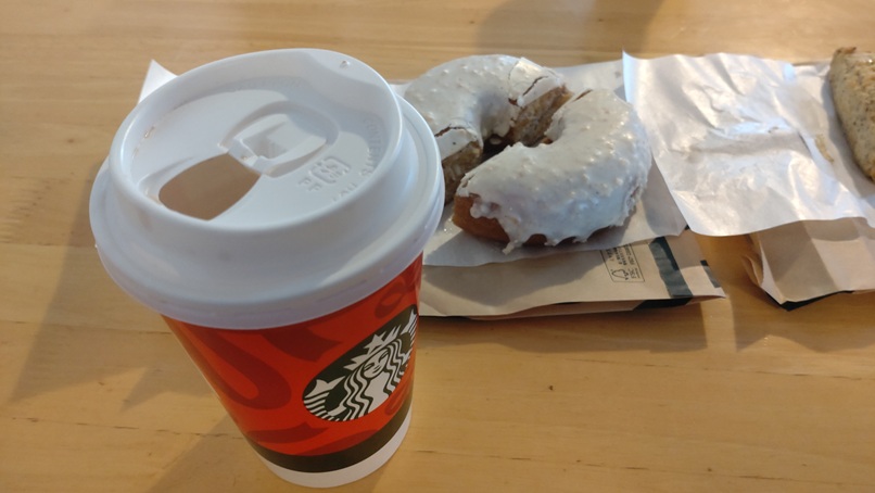 ストロベリームース＆ジョイフルメドレーティーラテ