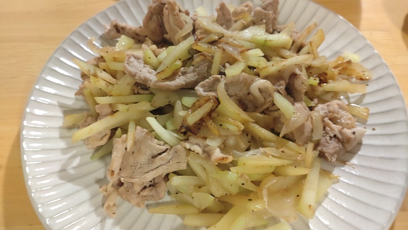 豚肉と青パパイヤの細切り炒め