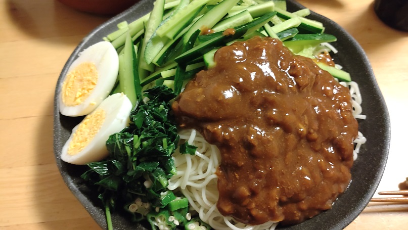 ジャージャー麺